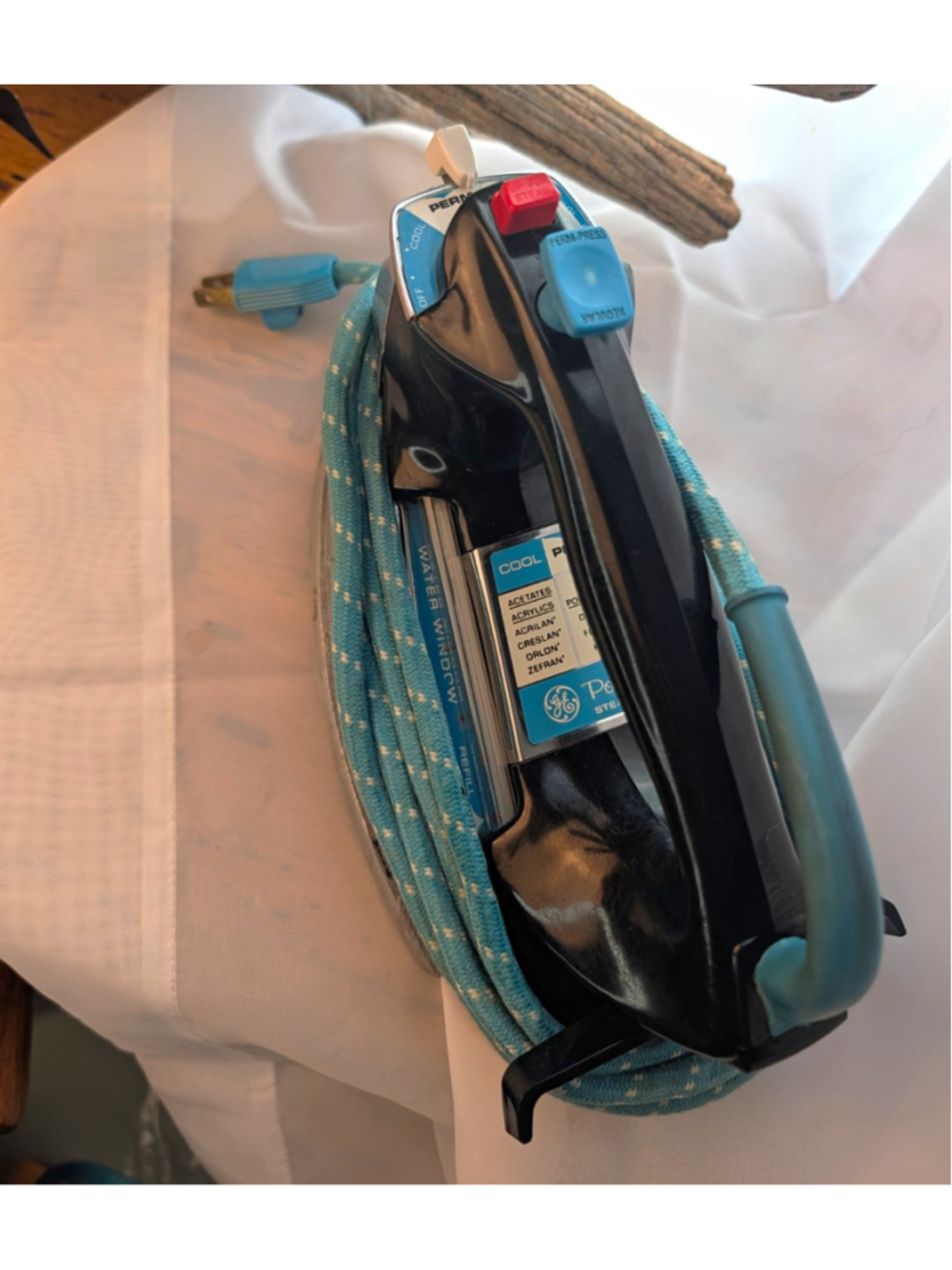 GE Power Spray Steam Iron Adjustable Steam Corded 1100W 120V Black/Blue USA
